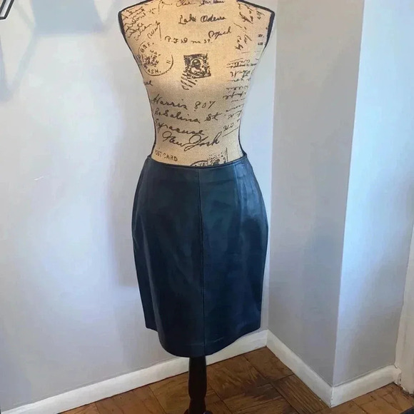 Apostrophe Leather Pencil Skirt - Picture 2 of 5